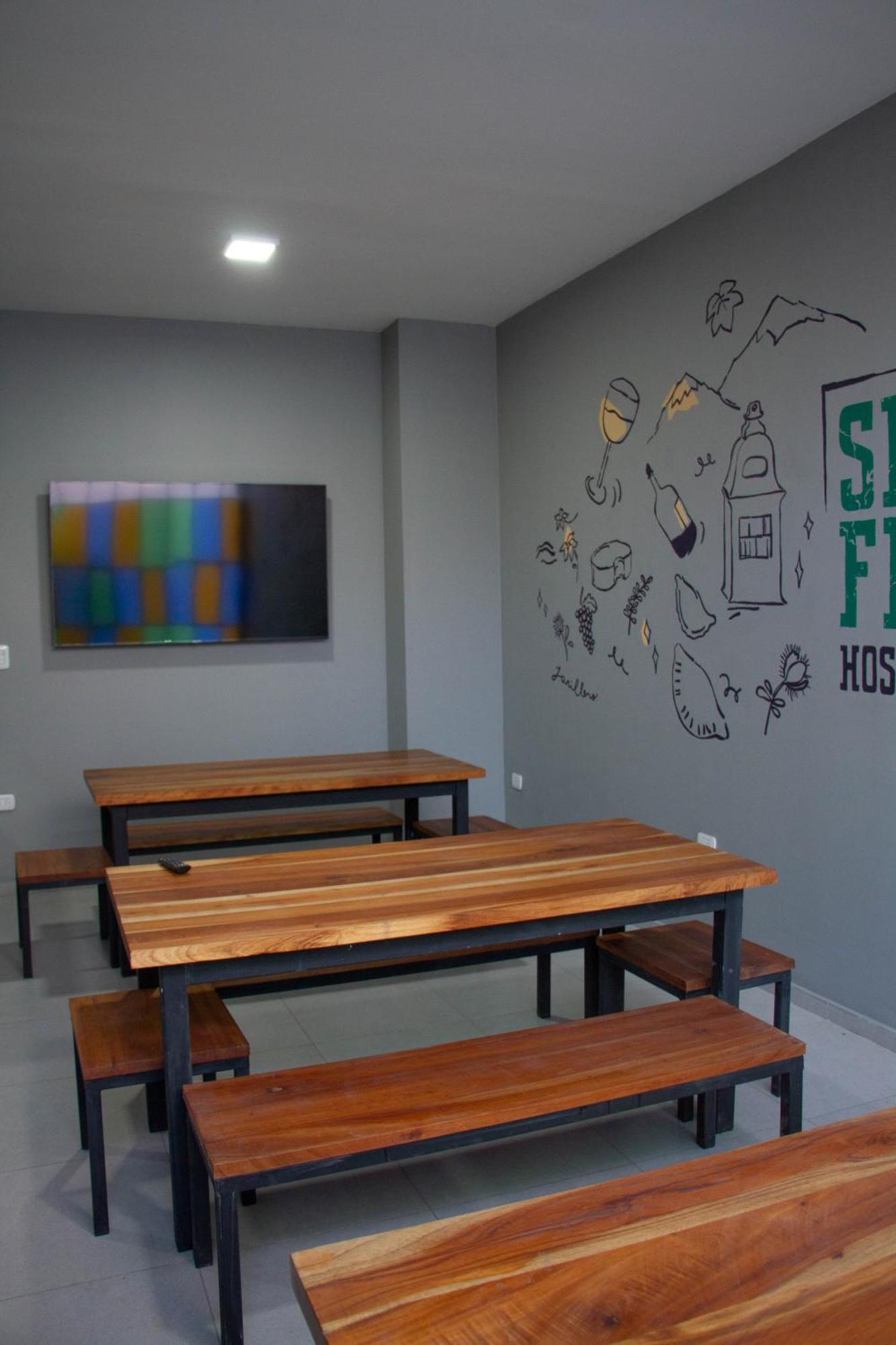 Sin Fin Hostel Мендоса Екстериор снимка