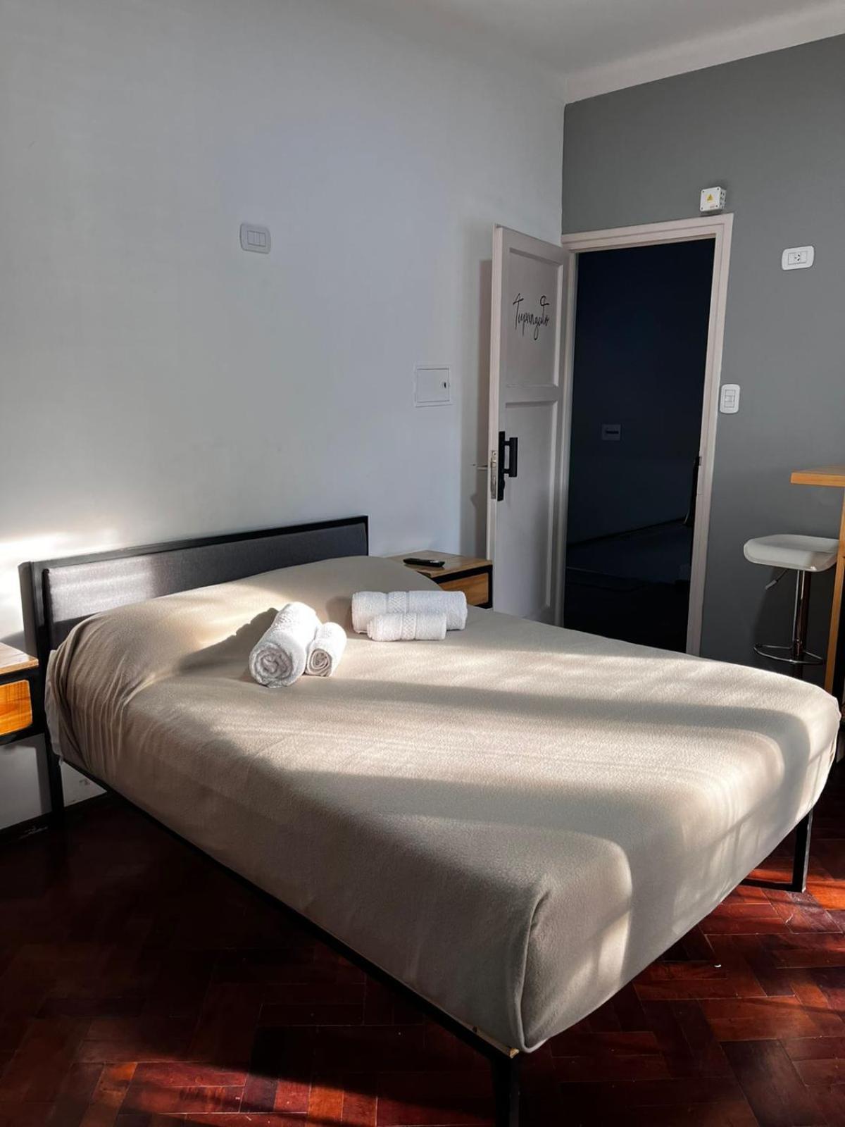 Sin Fin Hostel Мендоса Екстериор снимка