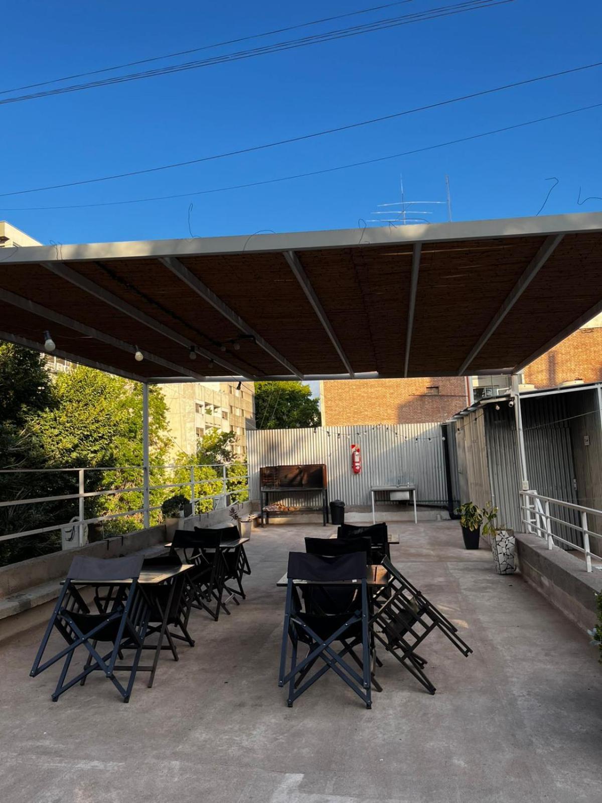 Sin Fin Hostel Мендоса Екстериор снимка