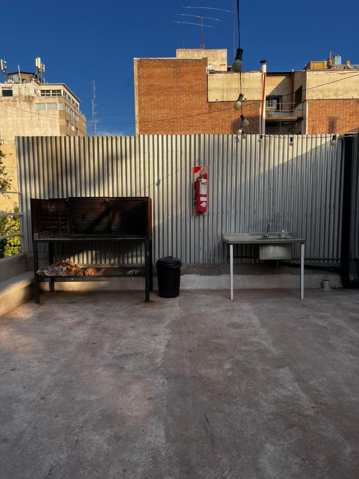 Sin Fin Hostel Мендоса Екстериор снимка
